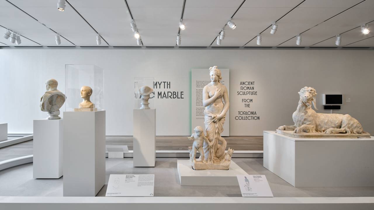 Esculturas de "Myth Marble: Ancient Roman Sculpture from the Torlonia Collection" em exposição em Chicago