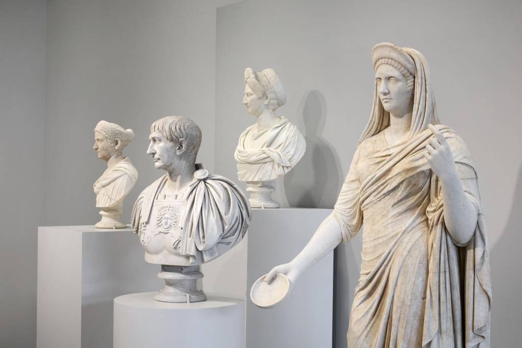Esculturas de Myth Marble Bvlgari: divulgação Esculturas de