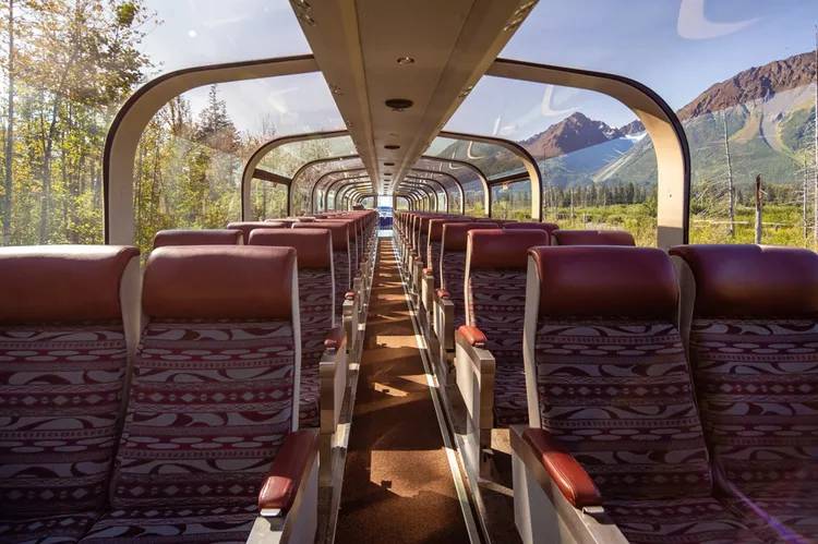 Interior do Grand Alaska Adventure Interior do trem do Grand Alaska Adventure