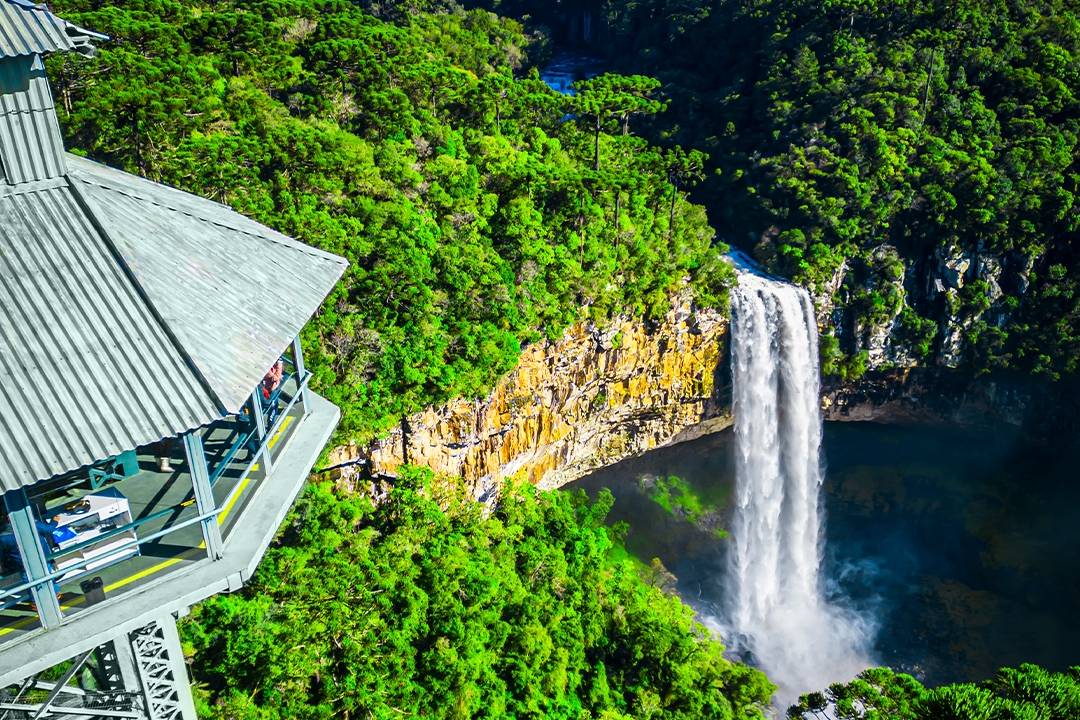 Observatório e cascata do Caracol no Parque do Caracol, em Canela