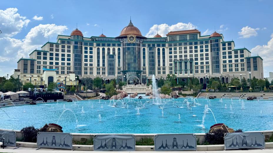 Grand Hotel Helios: hóspedes saem direto do hotel para dentro do Celestial Park