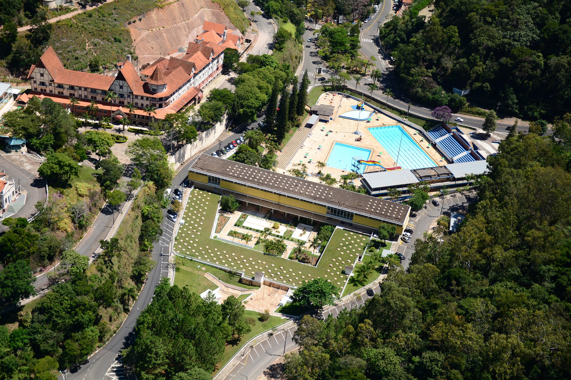 O Hotel Monte Real &eacute; uma hospedagem estrat&eacute;gica para explorar &Aacute;guas de Lindoia