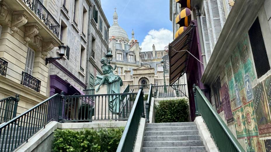 Até a Basílica de Sacré Coeur está representada
