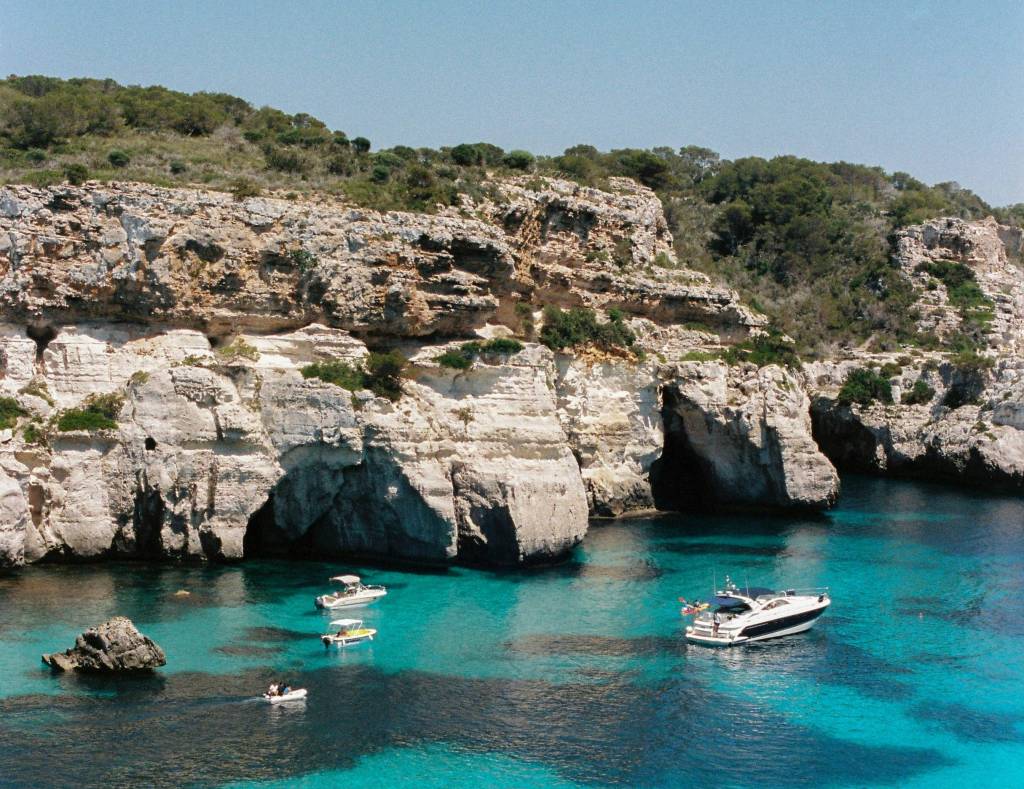 pelayo-arbues-menorca-unsplash Viaje pela costa de Menorca, Espanha