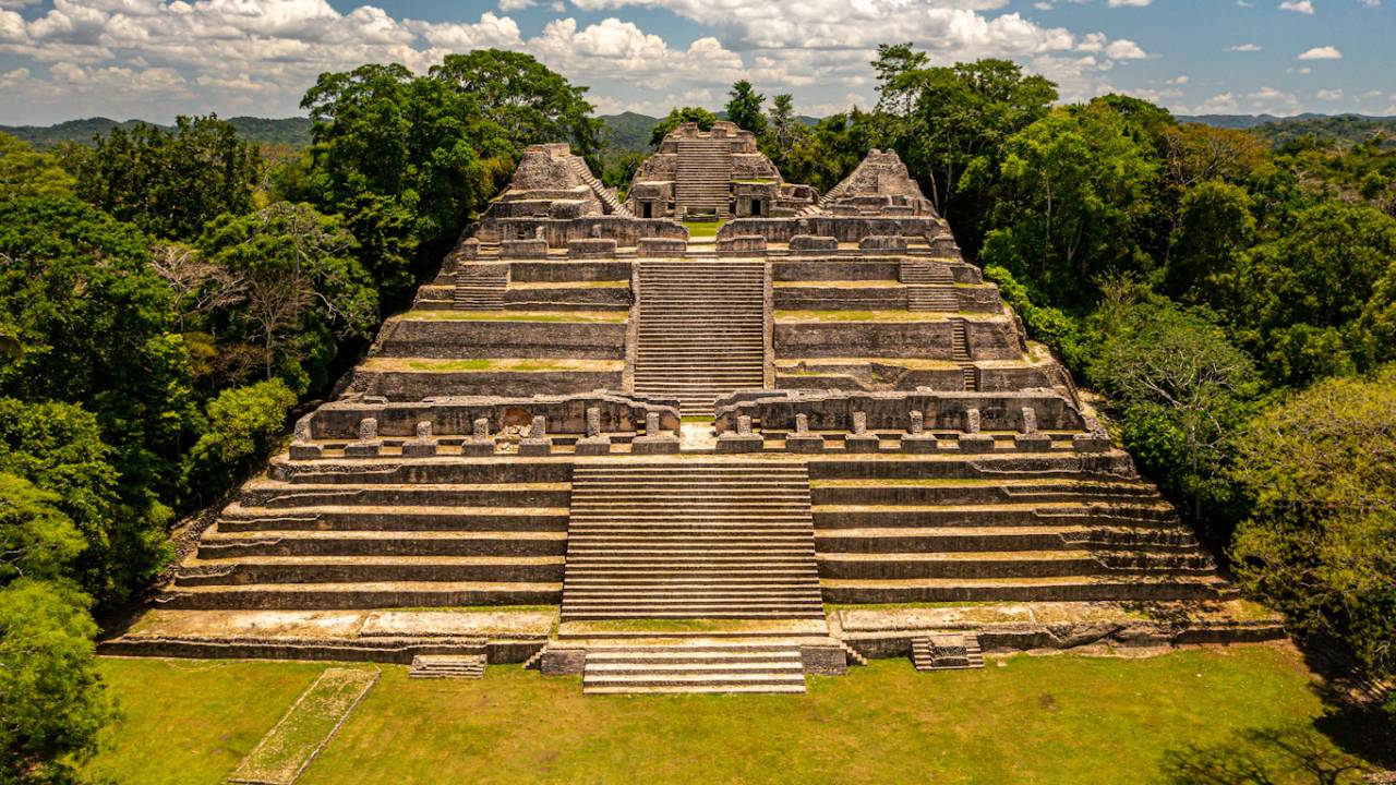Templo Maia de El Caracol, em Belize