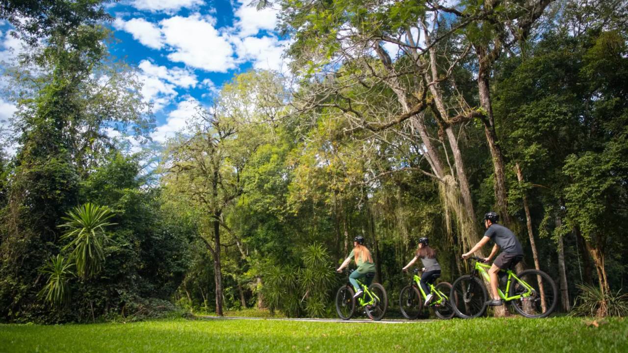 A nova ciclovia tem 11,4km e vai da entrada do parque nacional até o início das passarelas