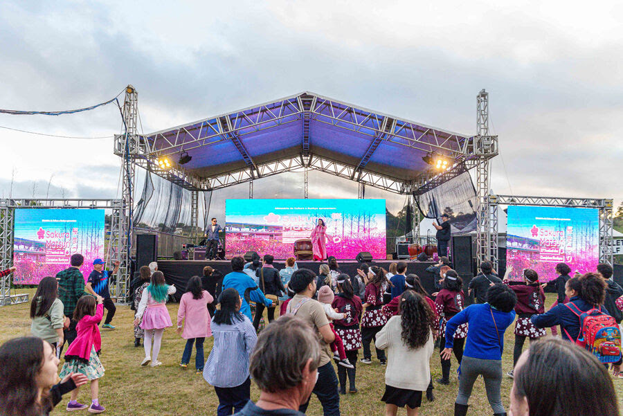 Festival das cerejeiras, Parque Bunkyo Kokushikan, em São Roque Festival das cerejeiras, Parque Bunkyo Kokushikan, em São Roque