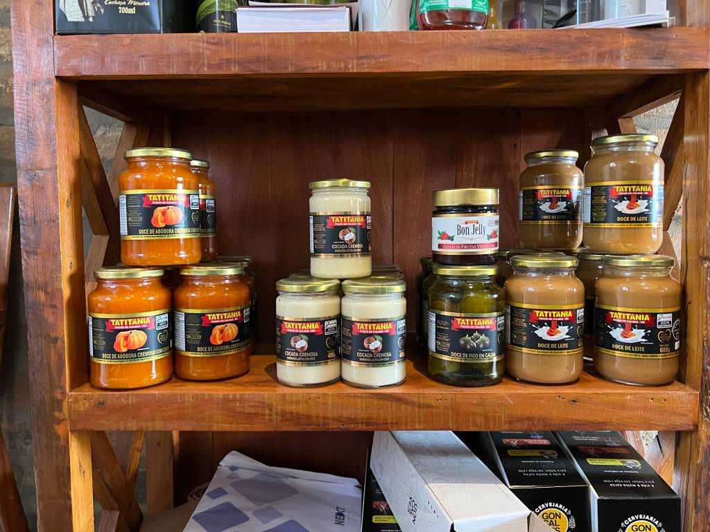 doces a venda pousada do café