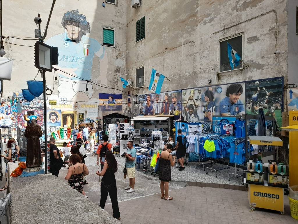 quartieri-spagnoli-maradona