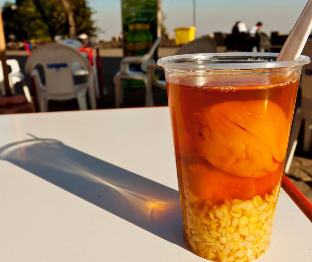 Mote con huesillo, Chile