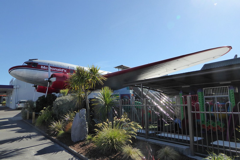 mcdonalds mc donalds avião em taupo nova zelandia
