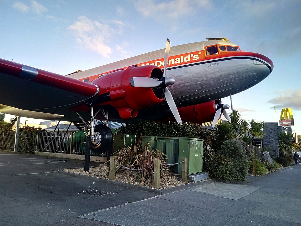 DC-3_of_McDonald_Taupo