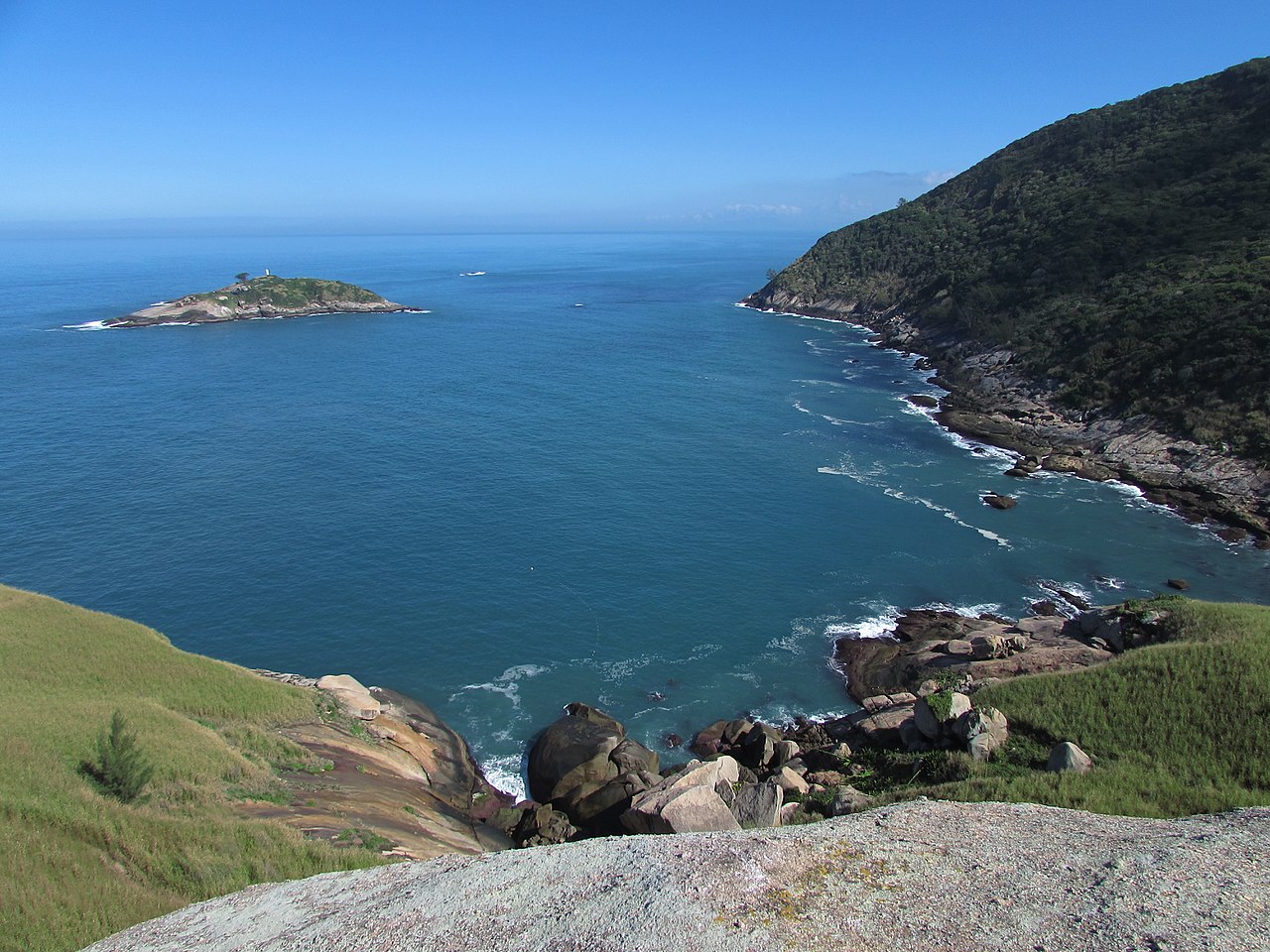 praia-das-conchas-pedra-da-baleia