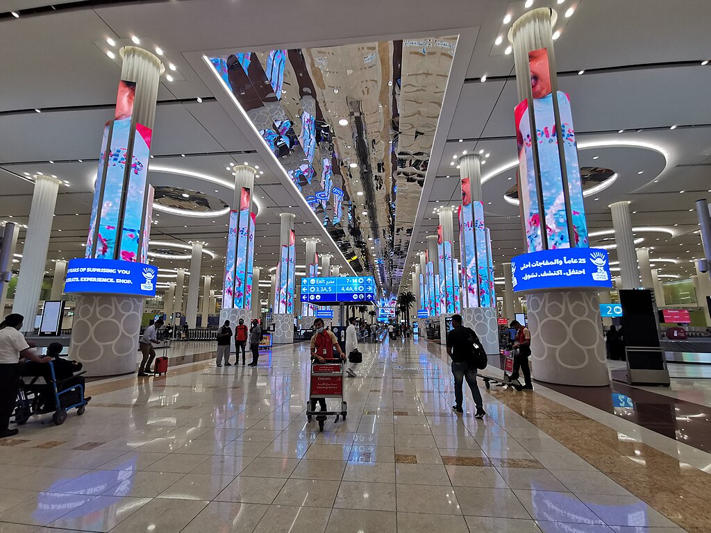 1024px-Dubai_Airport_1